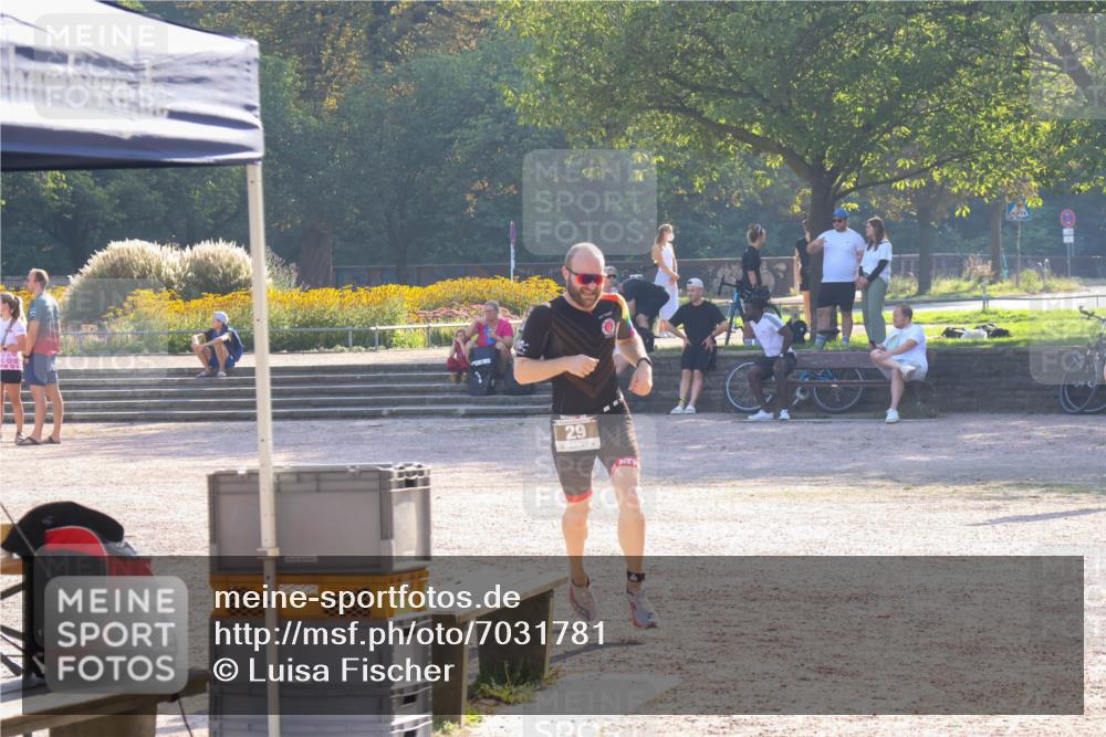 08.09.2024 - Stadtparktriathlon Luisa Fischer http://msf.ph/oto/7031781 08.09.2024 09:41:34 Ziel 29, 31, 41 meine-sportfotos.de