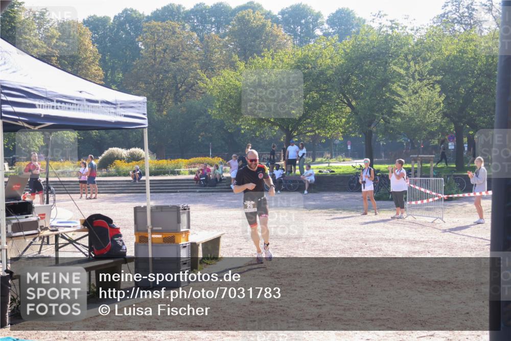08.09.2024 - Stadtparktriathlon Luisa Fischer http://msf.ph/oto/7031783 08.09.2024 09:41:34 Ziel 29, 31, 41 meine-sportfotos.de