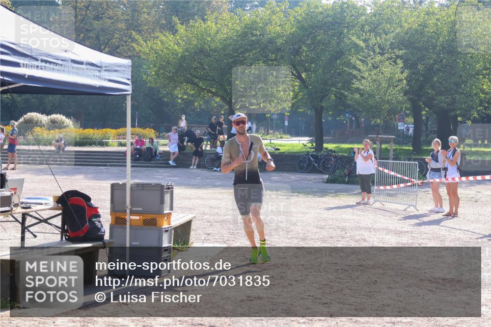 08.09.2024 - Stadtparktriathlon Luisa Fischer http://msf.ph/oto/7031835 08.09.2024 09:42:01 Ziel 44 meine-sportfotos.de