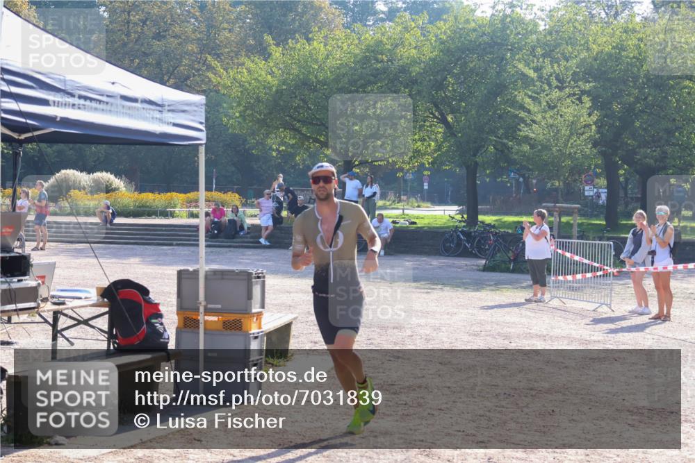 08.09.2024 - Stadtparktriathlon Luisa Fischer http://msf.ph/oto/7031839 08.09.2024 09:42:01 Ziel 44 meine-sportfotos.de