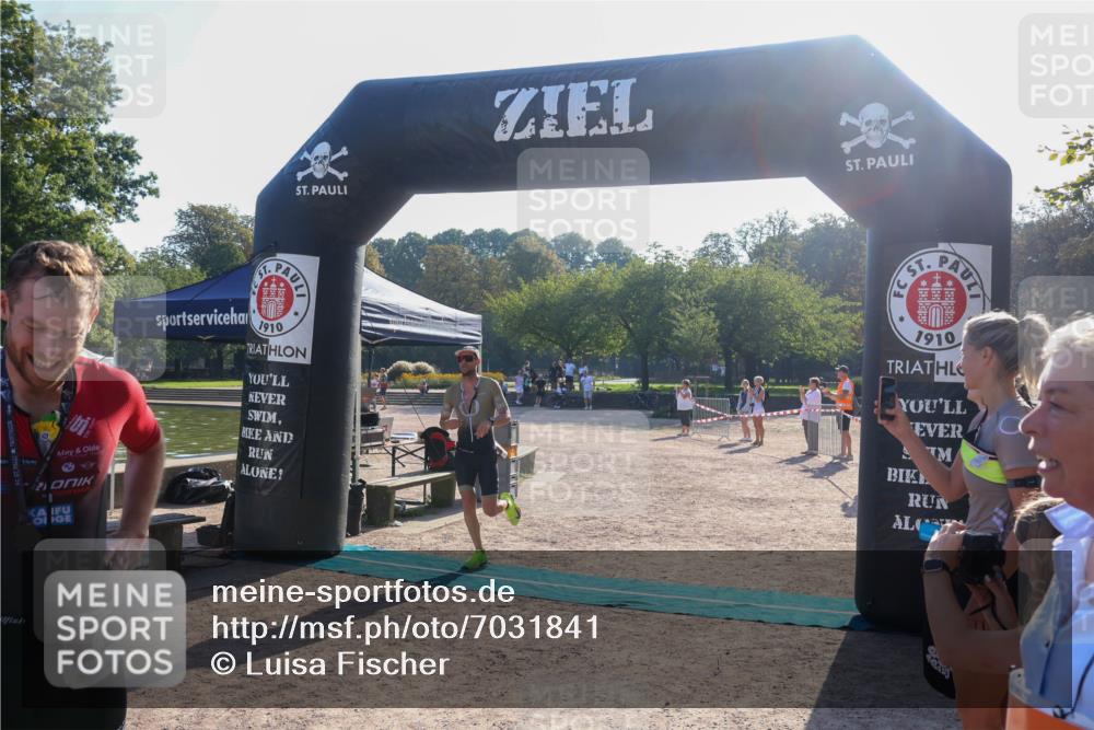 08.09.2024 - Stadtparktriathlon Luisa Fischer http://msf.ph/oto/7031841 08.09.2024 09:42:02 Ziel 44 meine-sportfotos.de