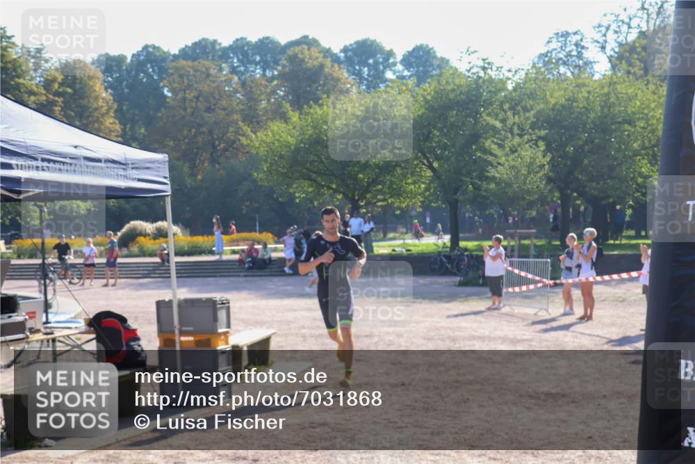 08.09.2024 - Stadtparktriathlon Luisa Fischer http://msf.ph/oto/7031868 08.09.2024 09:42:21 Ziel 75 meine-sportfotos.de