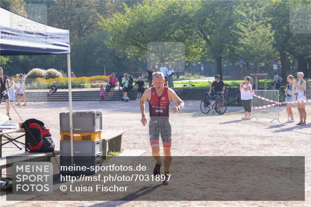 08.09.2024 - Stadtparktriathlon Luisa Fischer http://msf.ph/oto/7031897 08.09.2024 09:42:33 Ziel 22, 32, 40 meine-sportfotos.de