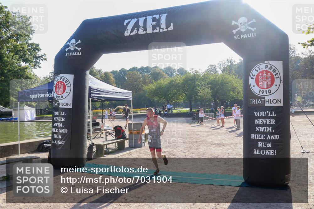 08.09.2024 - Stadtparktriathlon Luisa Fischer http://msf.ph/oto/7031904 08.09.2024 09:42:34 Ziel 22, 32, 40 meine-sportfotos.de