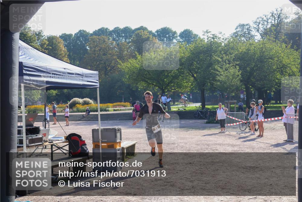 08.09.2024 - Stadtparktriathlon Luisa Fischer http://msf.ph/oto/7031913 08.09.2024 09:42:36 Ziel 22, 32, 40 meine-sportfotos.de