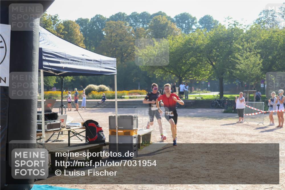 08.09.2024 - Stadtparktriathlon Luisa Fischer http://msf.ph/oto/7031954 08.09.2024 09:43:10 Ziel 21, 27, 63 meine-sportfotos.de