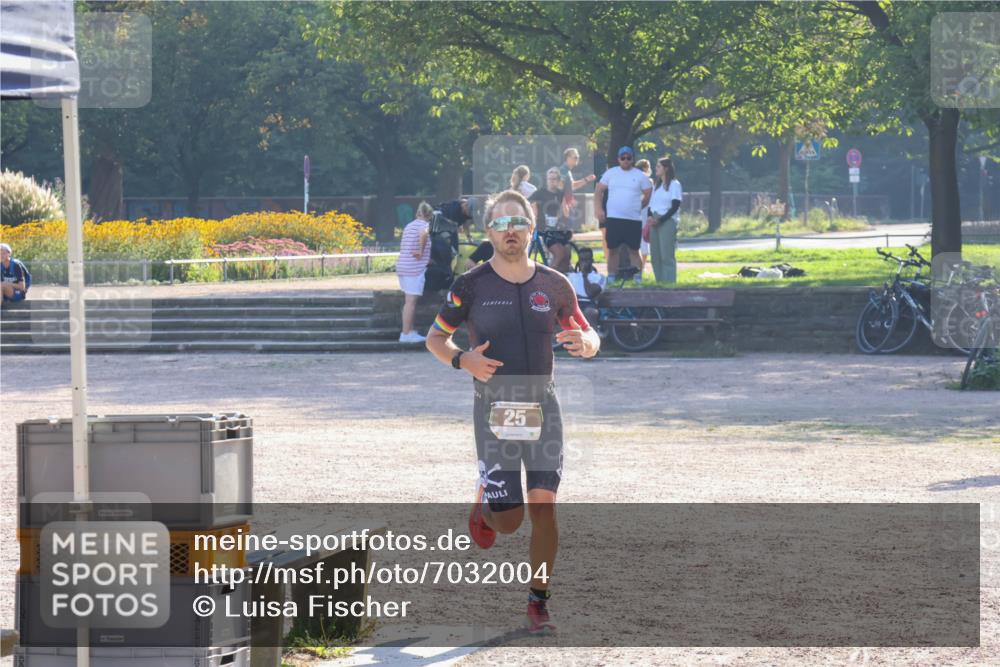 08.09.2024 - Stadtparktriathlon Luisa Fischer http://msf.ph/oto/7032004 08.09.2024 09:43:42 Ziel 25 meine-sportfotos.de