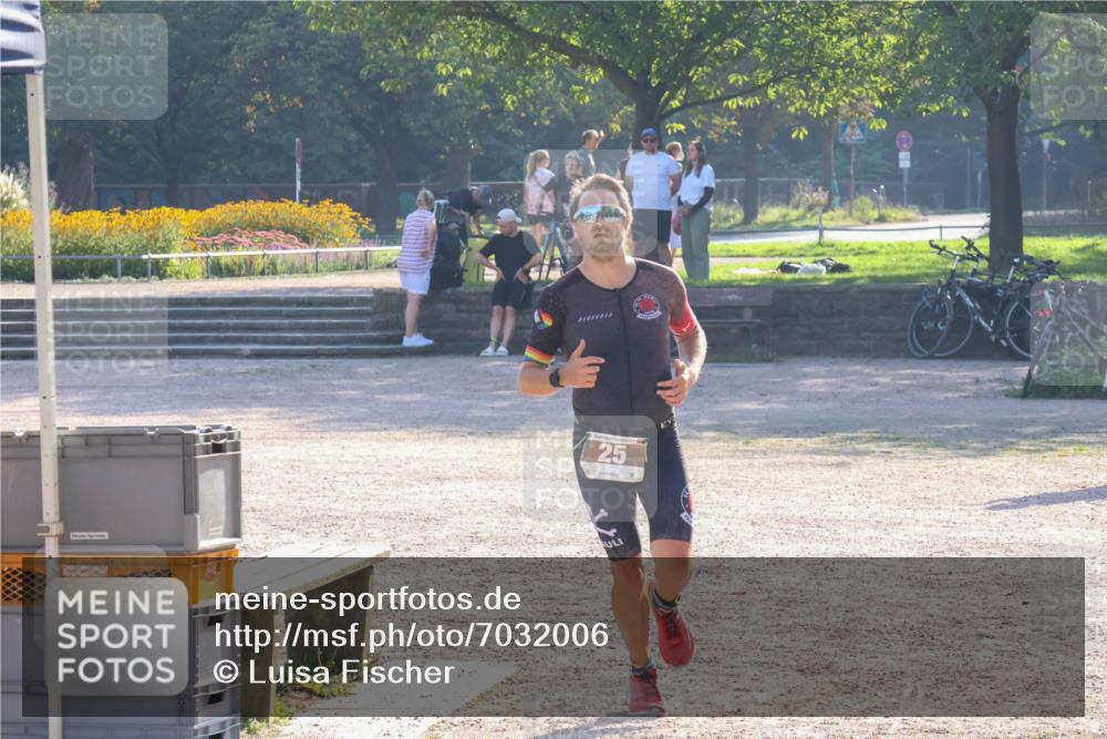 08.09.2024 - Stadtparktriathlon Luisa Fischer http://msf.ph/oto/7032006 08.09.2024 09:43:42 Ziel 25 meine-sportfotos.de