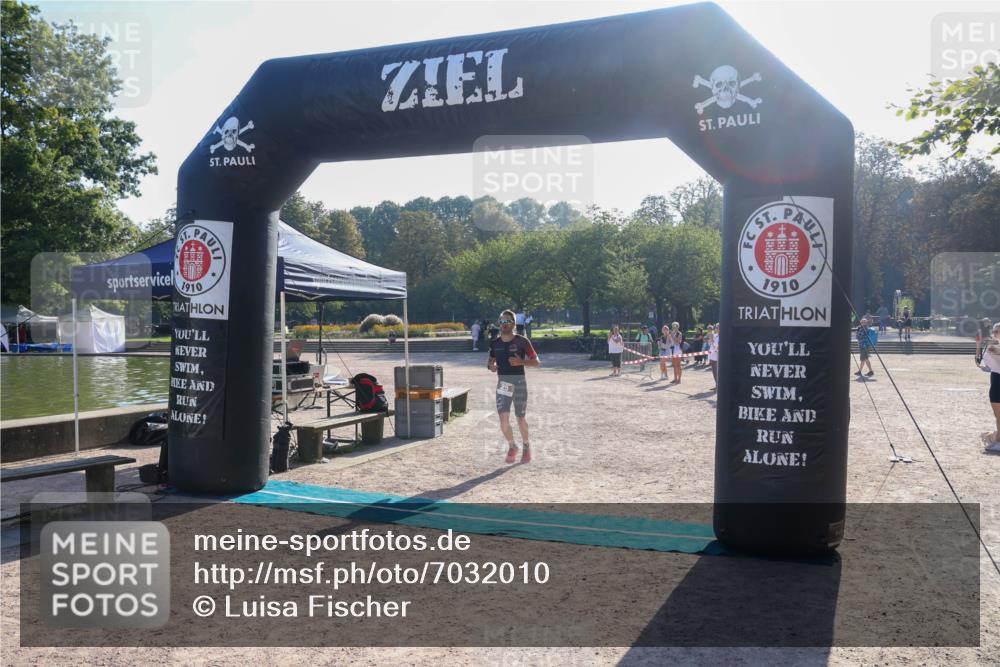 08.09.2024 - Stadtparktriathlon Luisa Fischer http://msf.ph/oto/7032010 08.09.2024 09:43:43 Ziel 25 meine-sportfotos.de