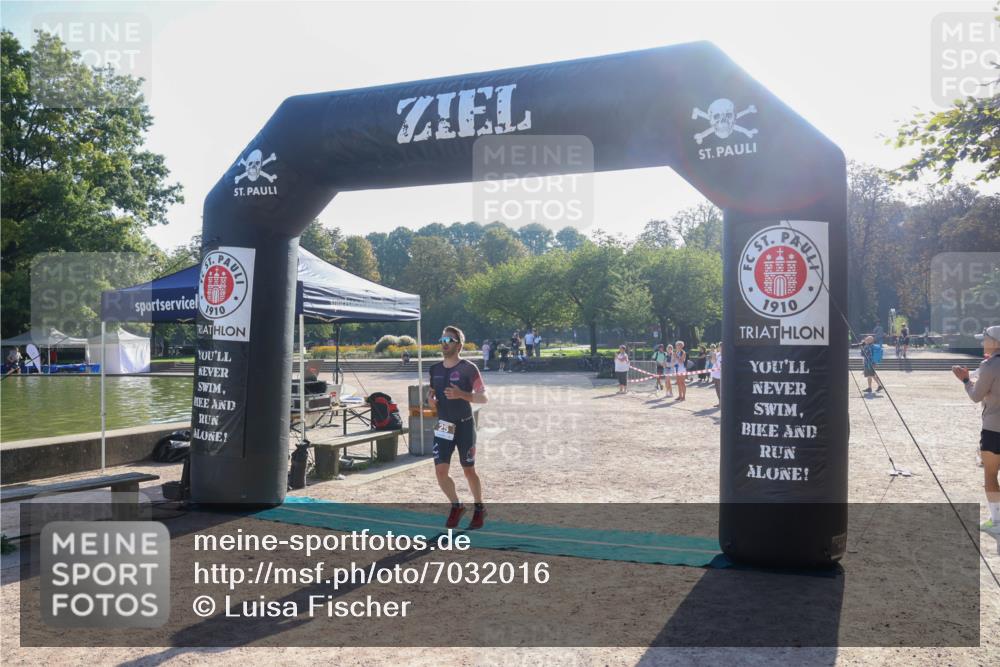 08.09.2024 - Stadtparktriathlon Luisa Fischer http://msf.ph/oto/7032016 08.09.2024 09:43:44 Ziel 25 meine-sportfotos.de