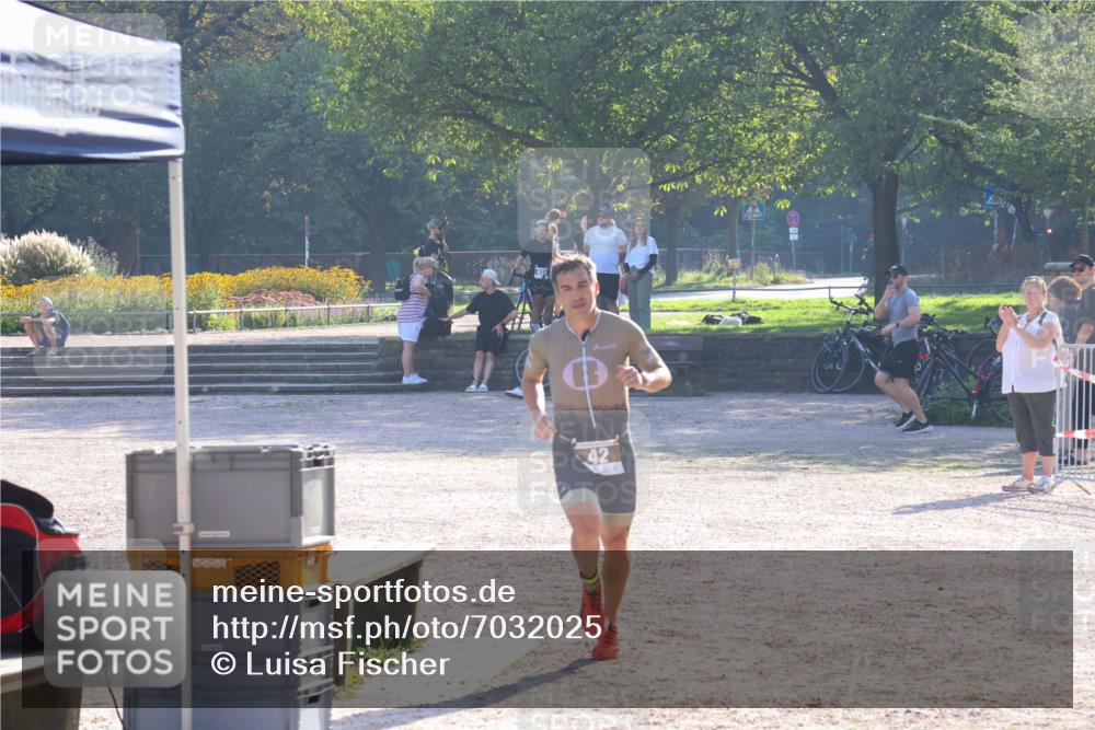 08.09.2024 - Stadtparktriathlon Luisa Fischer http://msf.ph/oto/7032025 08.09.2024 09:43:52 Ziel 42 meine-sportfotos.de