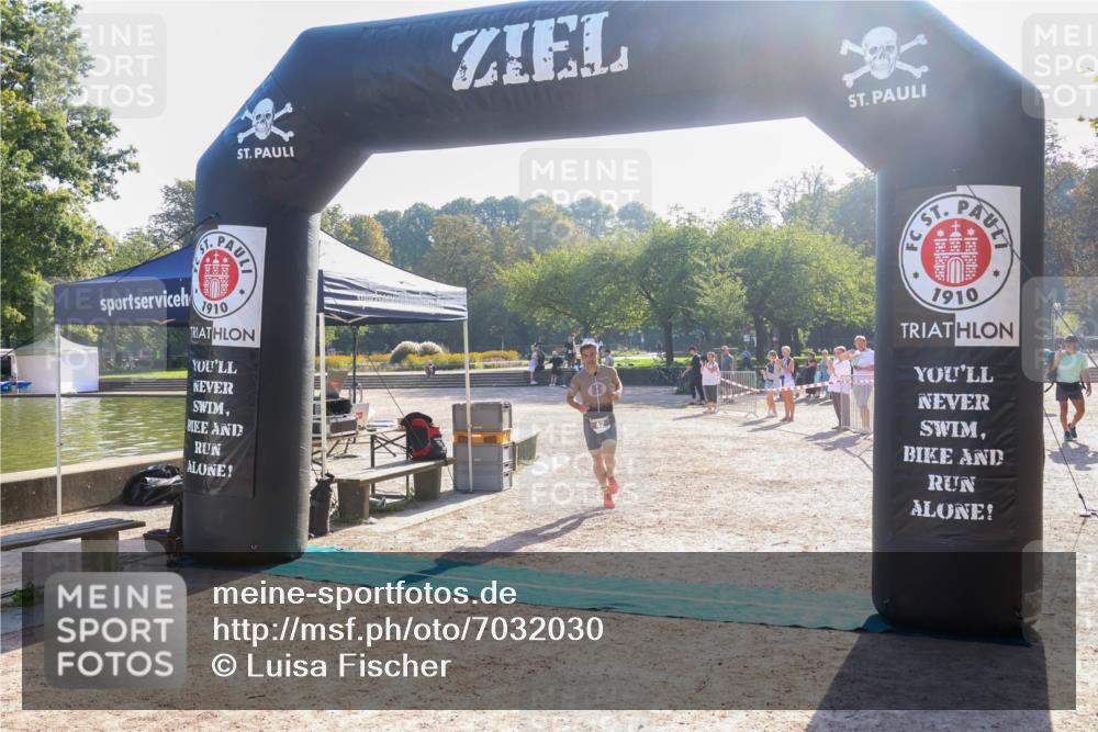 08.09.2024 - Stadtparktriathlon Luisa Fischer http://msf.ph/oto/7032030 08.09.2024 09:43:53 Ziel 42 meine-sportfotos.de