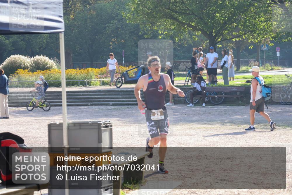 08.09.2024 - Stadtparktriathlon Luisa Fischer http://msf.ph/oto/7032041 08.09.2024 09:44:12 Ziel 26 meine-sportfotos.de