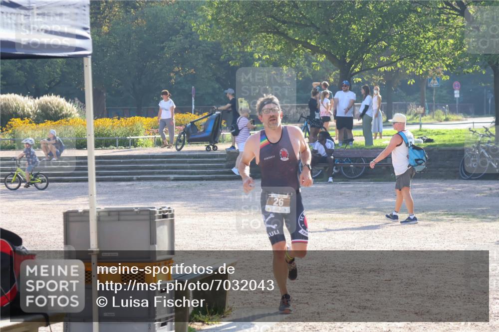 08.09.2024 - Stadtparktriathlon Luisa Fischer http://msf.ph/oto/7032043 08.09.2024 09:44:12 Ziel 26 meine-sportfotos.de
