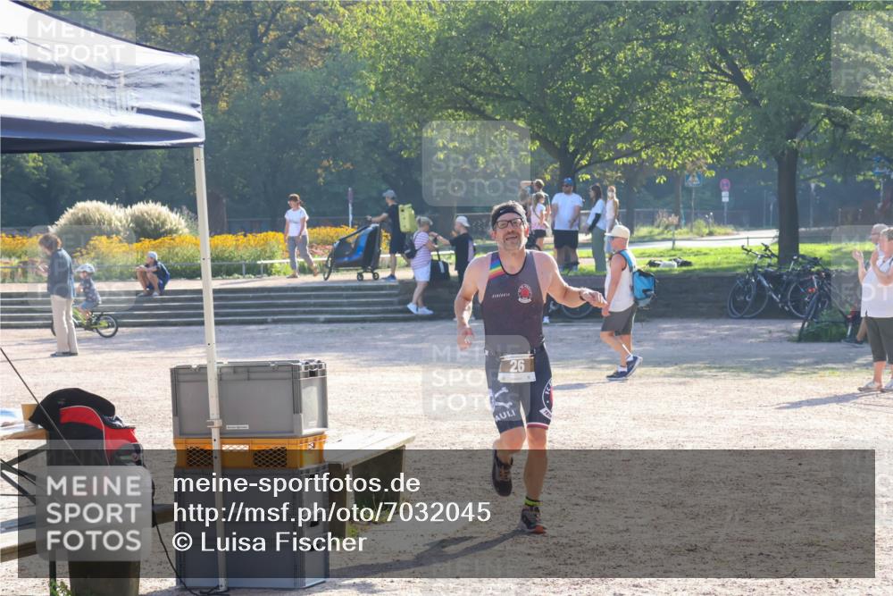 08.09.2024 - Stadtparktriathlon Luisa Fischer http://msf.ph/oto/7032045 08.09.2024 09:44:13 Ziel 26 meine-sportfotos.de