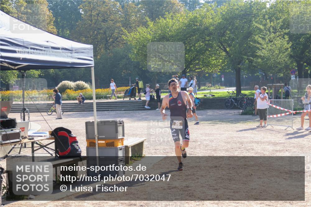 08.09.2024 - Stadtparktriathlon Luisa Fischer http://msf.ph/oto/7032047 08.09.2024 09:44:13 Ziel 26 meine-sportfotos.de
