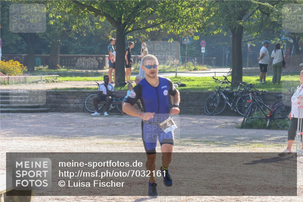 08.09.2024 - Stadtparktriathlon Luisa Fischer http://msf.ph/oto/7032161 08.09.2024 09:46:23 Ziel 4 meine-sportfotos.de