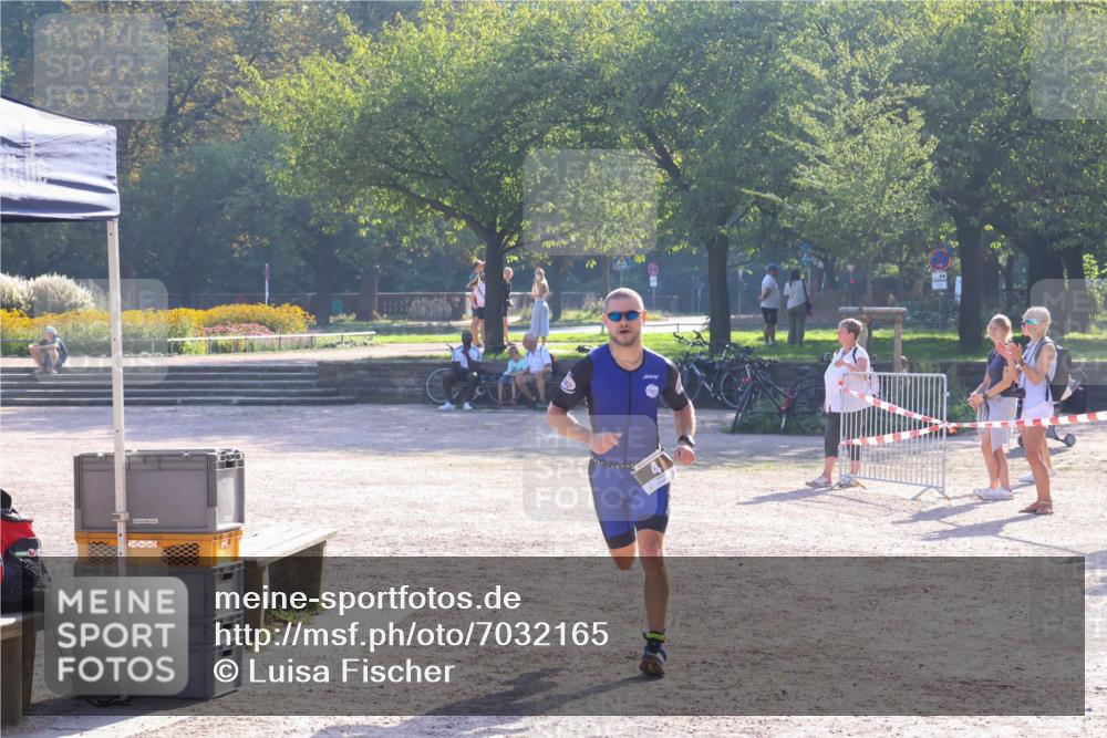 08.09.2024 - Stadtparktriathlon Luisa Fischer http://msf.ph/oto/7032165 08.09.2024 09:46:24 Ziel 4 meine-sportfotos.de