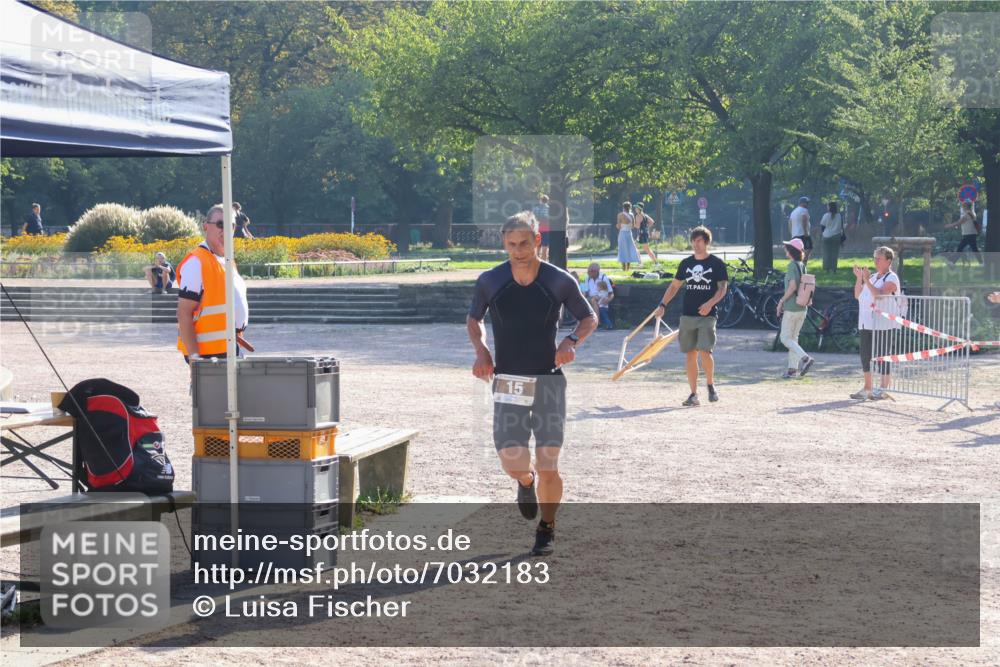 08.09.2024 - Stadtparktriathlon Luisa Fischer http://msf.ph/oto/7032183 08.09.2024 09:46:42 Ziel 15 meine-sportfotos.de