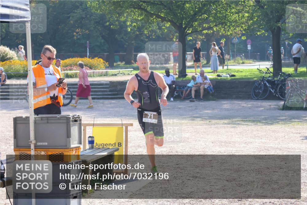 08.09.2024 - Stadtparktriathlon Luisa Fischer http://msf.ph/oto/7032196 08.09.2024 09:46:56 Ziel 71 meine-sportfotos.de