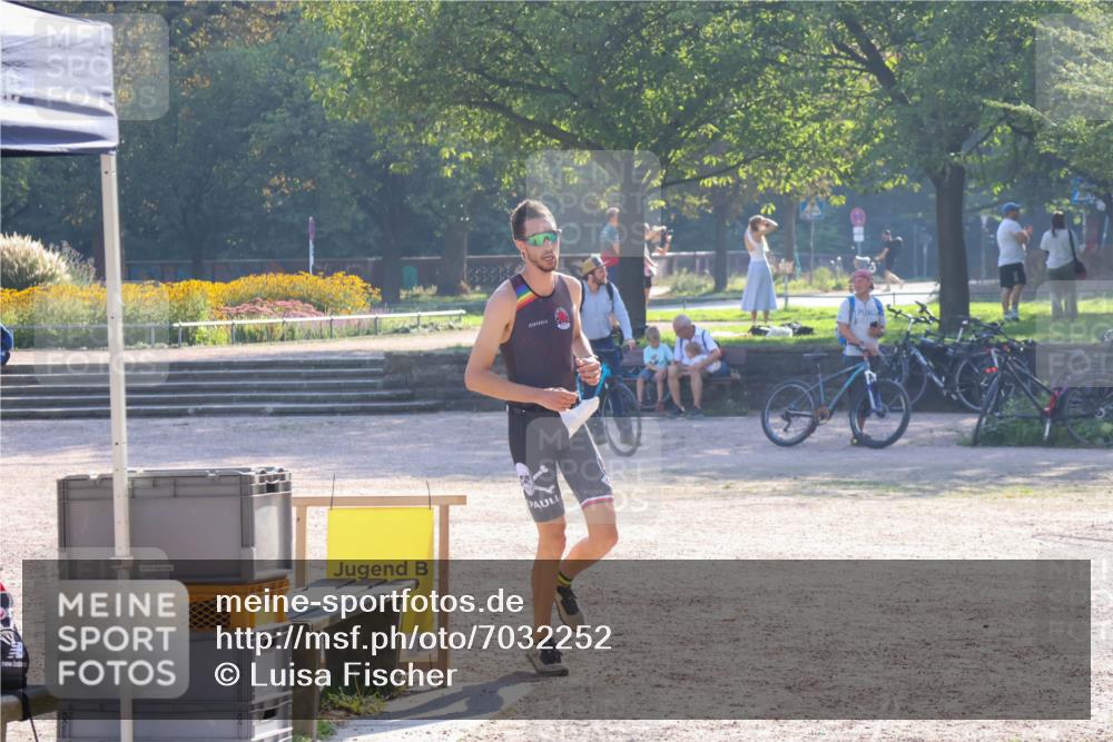 08.09.2024 - Stadtparktriathlon Luisa Fischer http://msf.ph/oto/7032252 08.09.2024 09:47:43 Ziel 28 meine-sportfotos.de