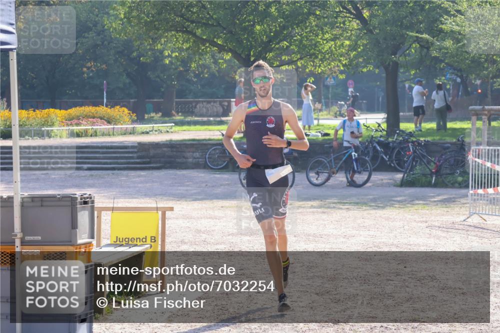 08.09.2024 - Stadtparktriathlon Luisa Fischer http://msf.ph/oto/7032254 08.09.2024 09:47:44 Ziel 28 meine-sportfotos.de