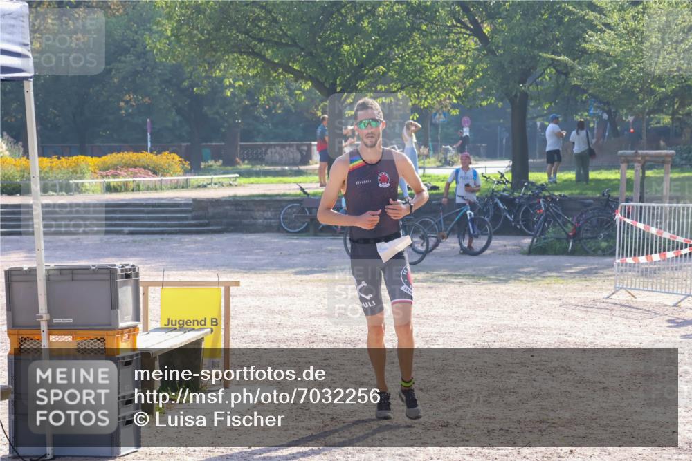 08.09.2024 - Stadtparktriathlon Luisa Fischer http://msf.ph/oto/7032256 08.09.2024 09:47:44 Ziel 28 meine-sportfotos.de