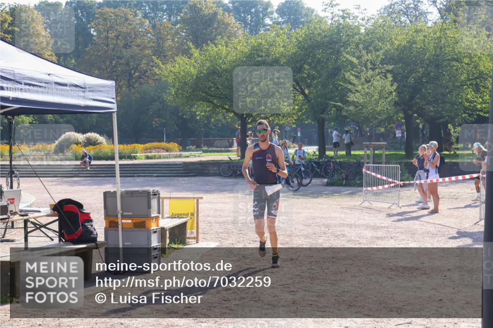 08.09.2024 - Stadtparktriathlon Luisa Fischer http://msf.ph/oto/7032259 08.09.2024 09:47:45 Ziel 28 meine-sportfotos.de