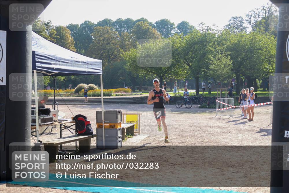 08.09.2024 - Stadtparktriathlon Luisa Fischer http://msf.ph/oto/7032283 08.09.2024 09:47:54 Ziel 114 meine-sportfotos.de