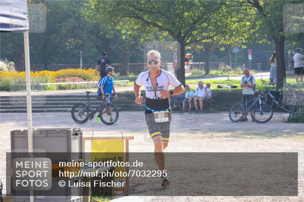 08.09.2024 - Stadtparktriathlon Luisa Fischer http://msf.ph/oto/7032295 08.09.2024 09:48:32 Ziel 60 meine-sportfotos.de