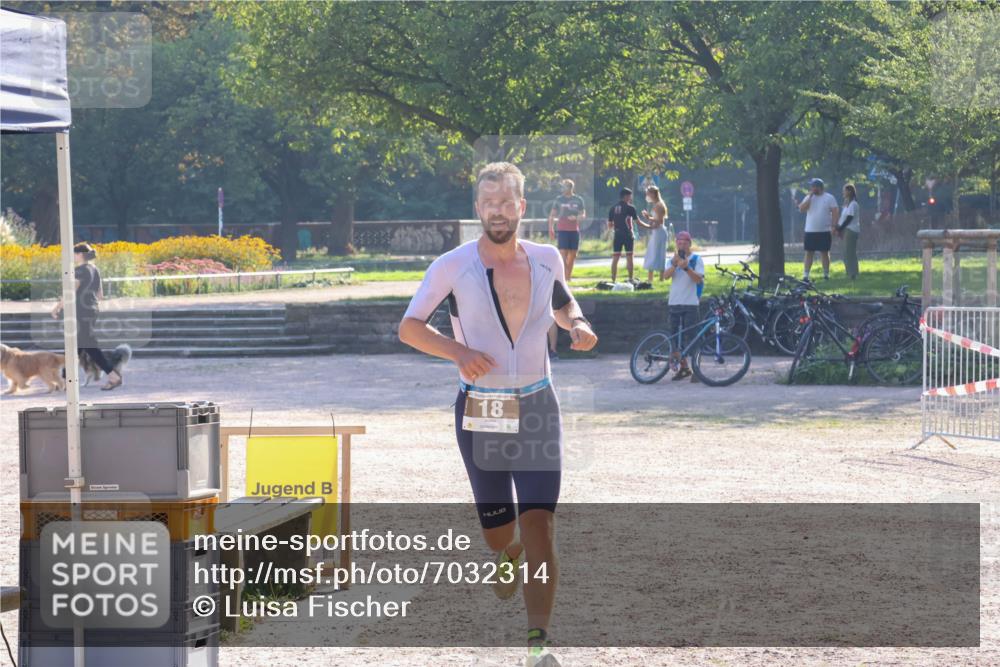 08.09.2024 - Stadtparktriathlon Luisa Fischer http://msf.ph/oto/7032314 08.09.2024 09:48:47 Ziel 18 meine-sportfotos.de