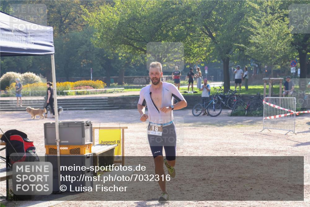 08.09.2024 - Stadtparktriathlon Luisa Fischer http://msf.ph/oto/7032316 08.09.2024 09:48:47 Ziel 18 meine-sportfotos.de