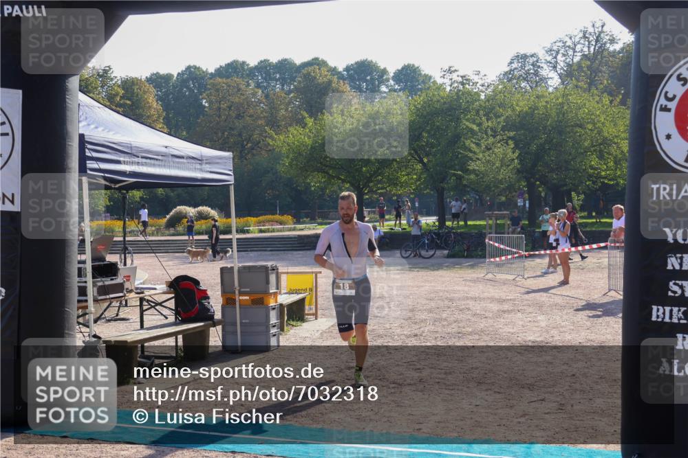 08.09.2024 - Stadtparktriathlon Luisa Fischer http://msf.ph/oto/7032318 08.09.2024 09:48:48 Ziel 18 meine-sportfotos.de