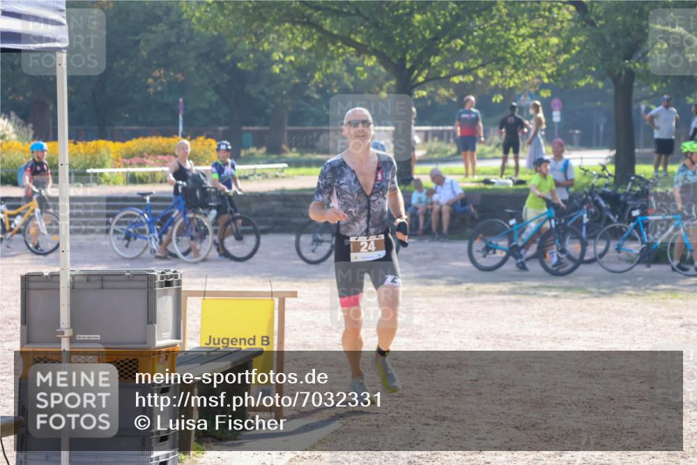 08.09.2024 - Stadtparktriathlon Luisa Fischer http://msf.ph/oto/7032331 08.09.2024 09:49:24 Ziel 24 meine-sportfotos.de