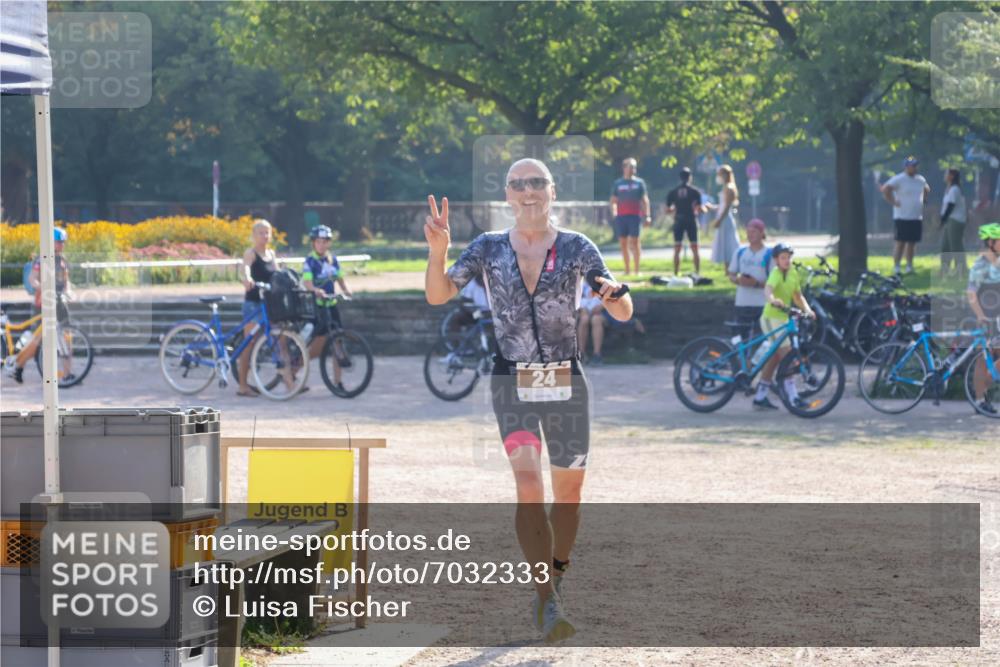 08.09.2024 - Stadtparktriathlon Luisa Fischer http://msf.ph/oto/7032333 08.09.2024 09:49:24 Ziel 24 meine-sportfotos.de