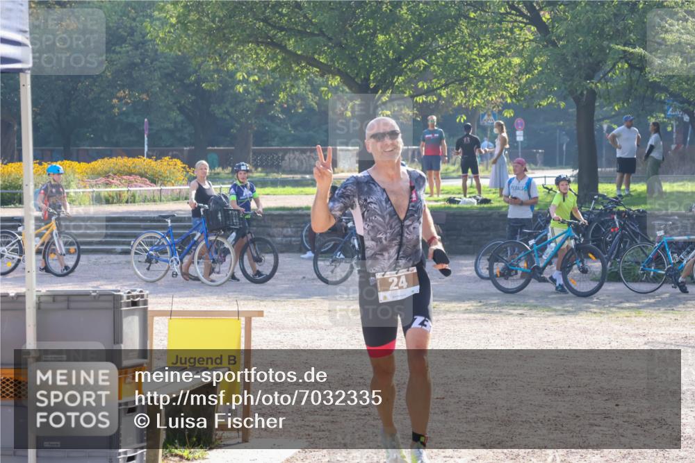 08.09.2024 - Stadtparktriathlon Luisa Fischer http://msf.ph/oto/7032335 08.09.2024 09:49:25 Ziel 24 meine-sportfotos.de