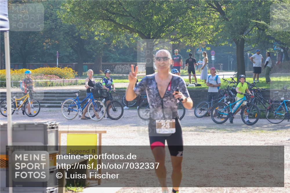08.09.2024 - Stadtparktriathlon Luisa Fischer http://msf.ph/oto/7032337 08.09.2024 09:49:25 Ziel 24 meine-sportfotos.de