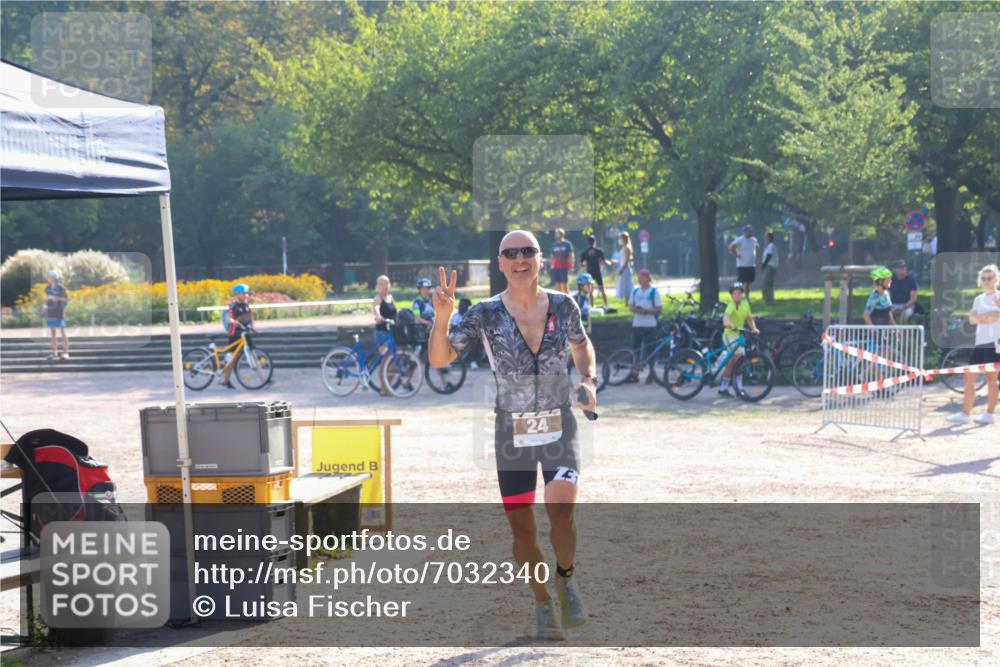 08.09.2024 - Stadtparktriathlon Luisa Fischer http://msf.ph/oto/7032340 08.09.2024 09:49:25 Ziel 24 meine-sportfotos.de