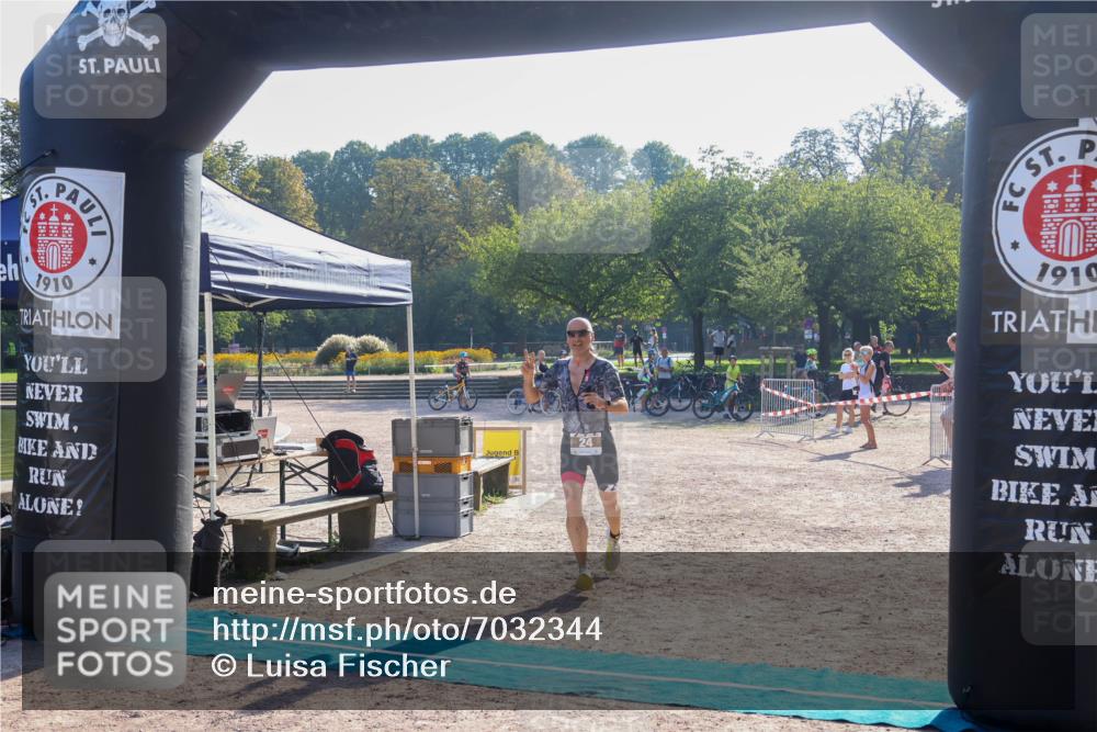 08.09.2024 - Stadtparktriathlon Luisa Fischer http://msf.ph/oto/7032344 08.09.2024 09:49:26 Ziel 24 meine-sportfotos.de