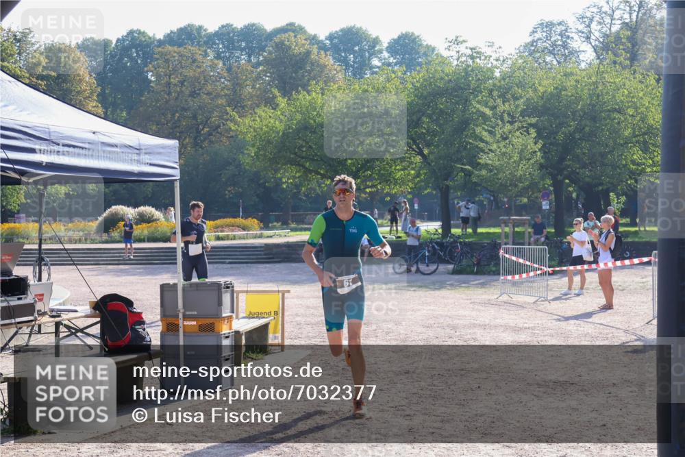 08.09.2024 - Stadtparktriathlon Luisa Fischer http://msf.ph/oto/7032377 08.09.2024 09:49:43 Ziel 61, 72, 74 meine-sportfotos.de