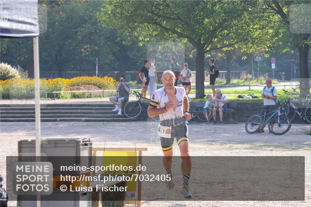 08.09.2024 - Stadtparktriathlon Luisa Fischer http://msf.ph/oto/7032405 08.09.2024 09:50:25 Ziel 57 meine-sportfotos.de