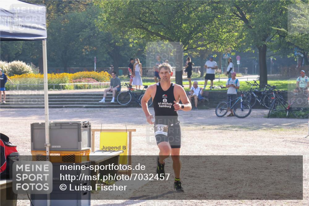 08.09.2024 - Stadtparktriathlon Luisa Fischer http://msf.ph/oto/7032457 08.09.2024 09:50:57 Ziel 55 meine-sportfotos.de