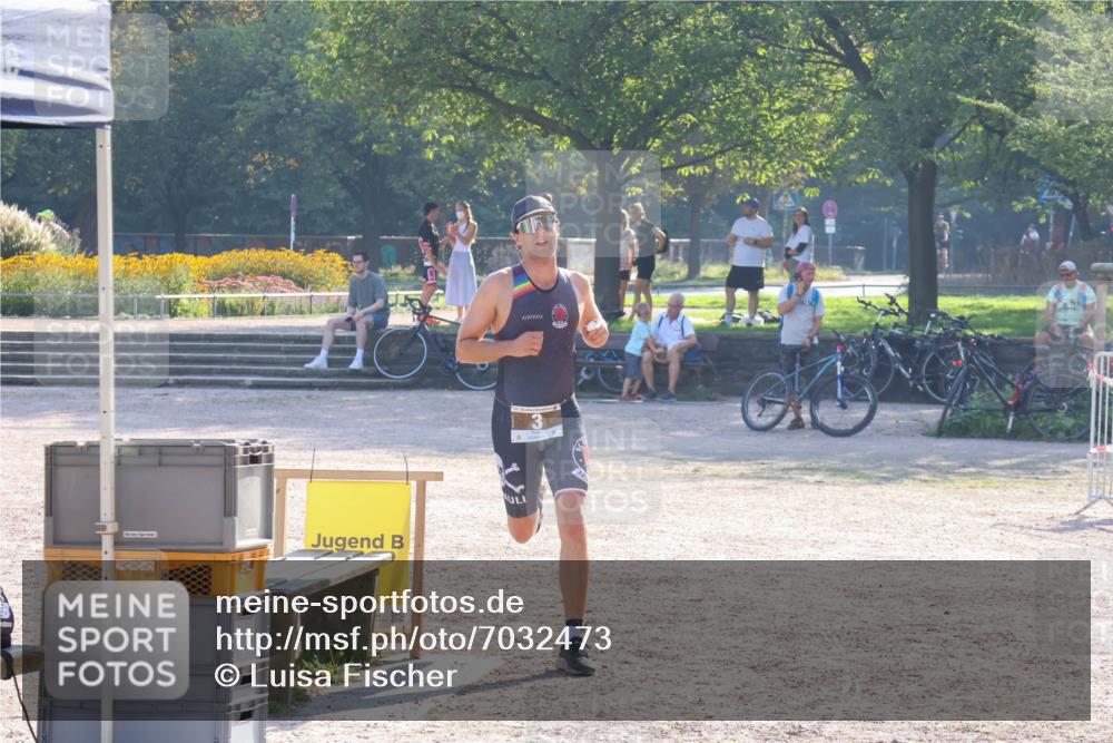 08.09.2024 - Stadtparktriathlon Luisa Fischer http://msf.ph/oto/7032473 08.09.2024 09:51:11 Ziel 3 meine-sportfotos.de