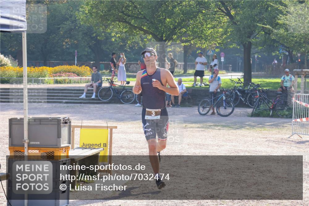 08.09.2024 - Stadtparktriathlon Luisa Fischer http://msf.ph/oto/7032474 08.09.2024 09:51:11 Ziel 3 meine-sportfotos.de