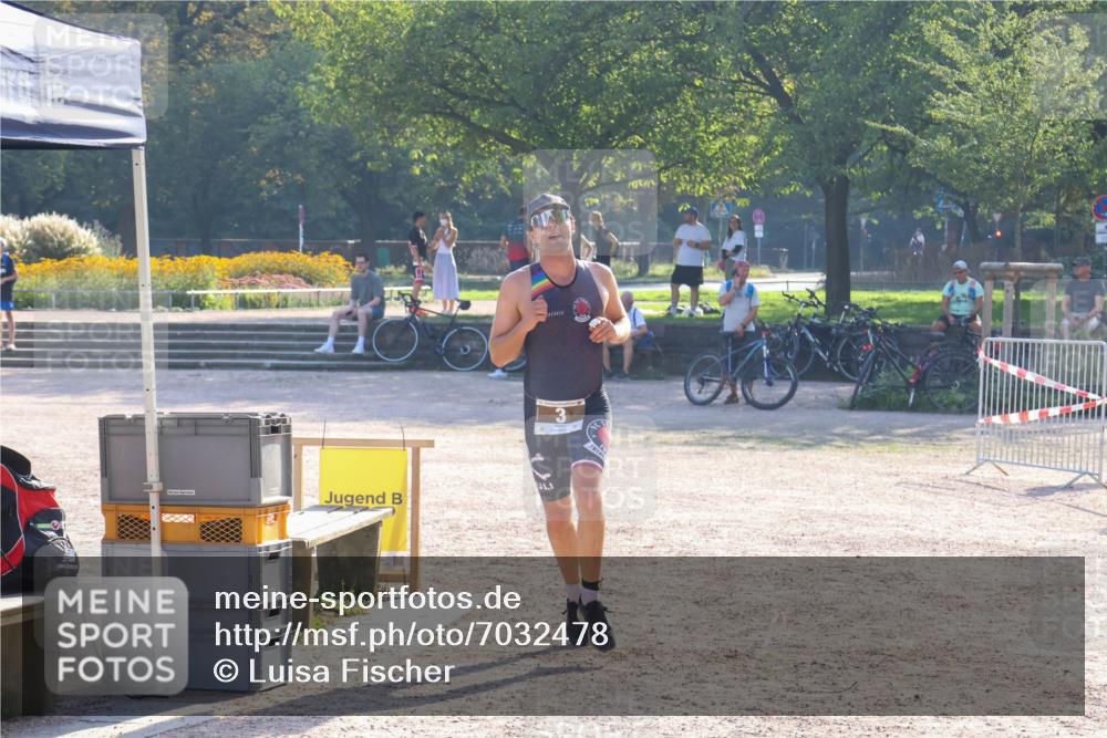 08.09.2024 - Stadtparktriathlon Luisa Fischer http://msf.ph/oto/7032478 08.09.2024 09:51:11 Ziel 3 meine-sportfotos.de