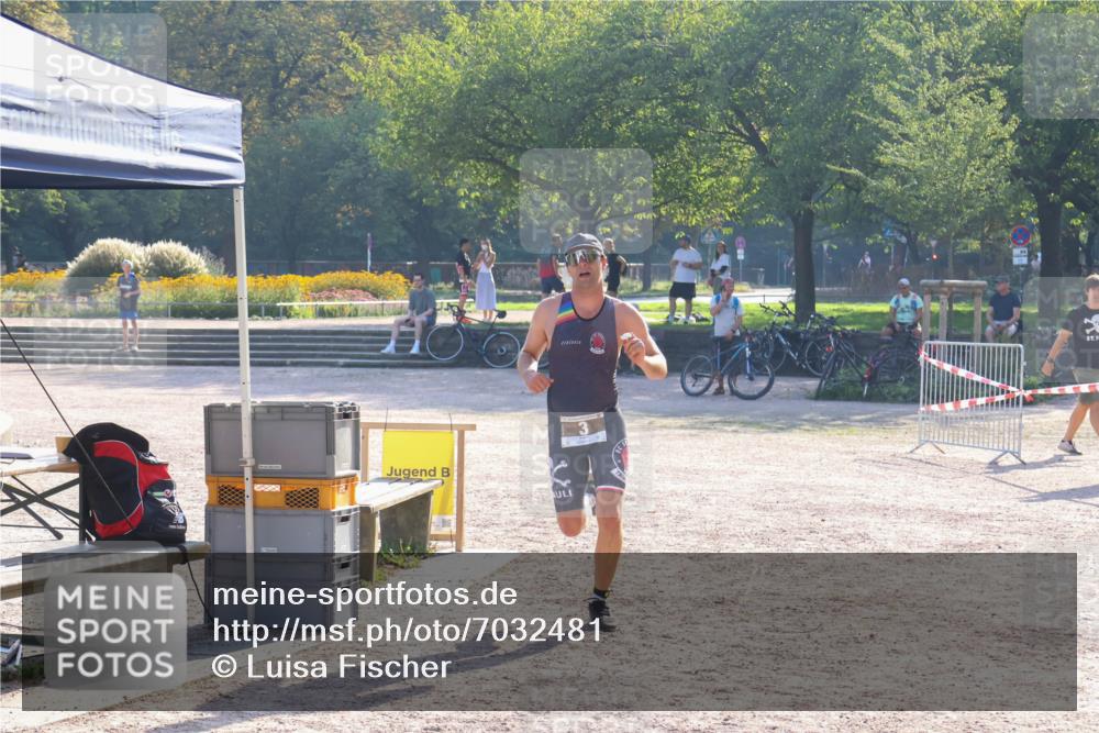 08.09.2024 - Stadtparktriathlon Luisa Fischer http://msf.ph/oto/7032481 08.09.2024 09:51:12 Ziel 3 meine-sportfotos.de