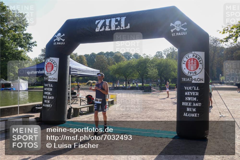 08.09.2024 - Stadtparktriathlon Luisa Fischer http://msf.ph/oto/7032493 08.09.2024 09:51:13 Ziel 3 meine-sportfotos.de