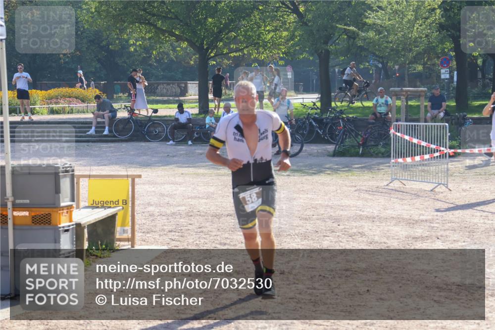 08.09.2024 - Stadtparktriathlon Luisa Fischer http://msf.ph/oto/7032530 08.09.2024 09:51:41 Ziel 58 meine-sportfotos.de