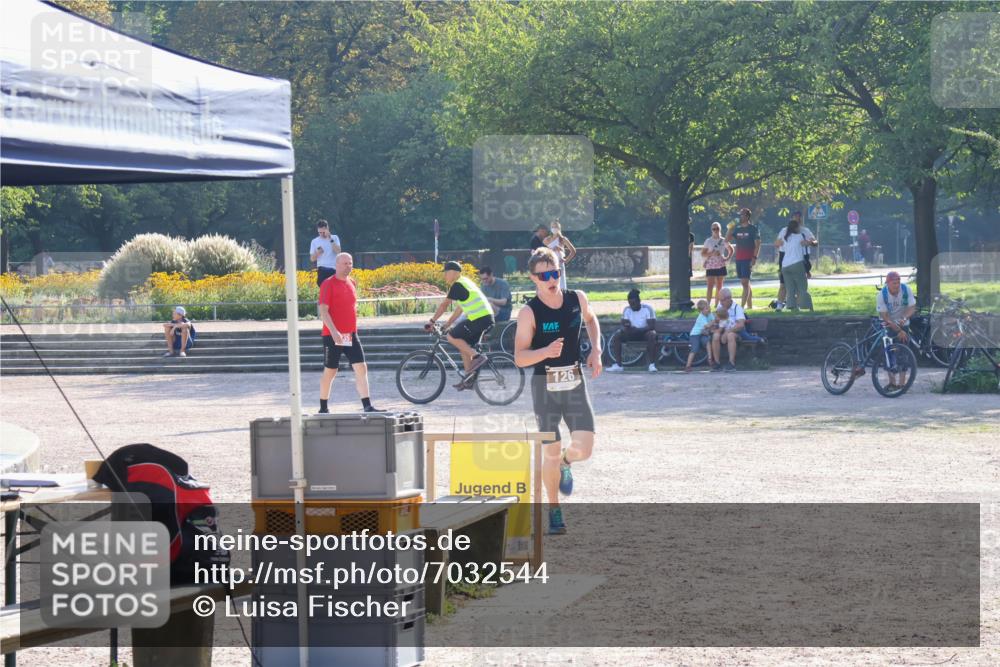 08.09.2024 - Stadtparktriathlon Luisa Fischer http://msf.ph/oto/7032544 08.09.2024 09:52:05 Ziel 126 meine-sportfotos.de