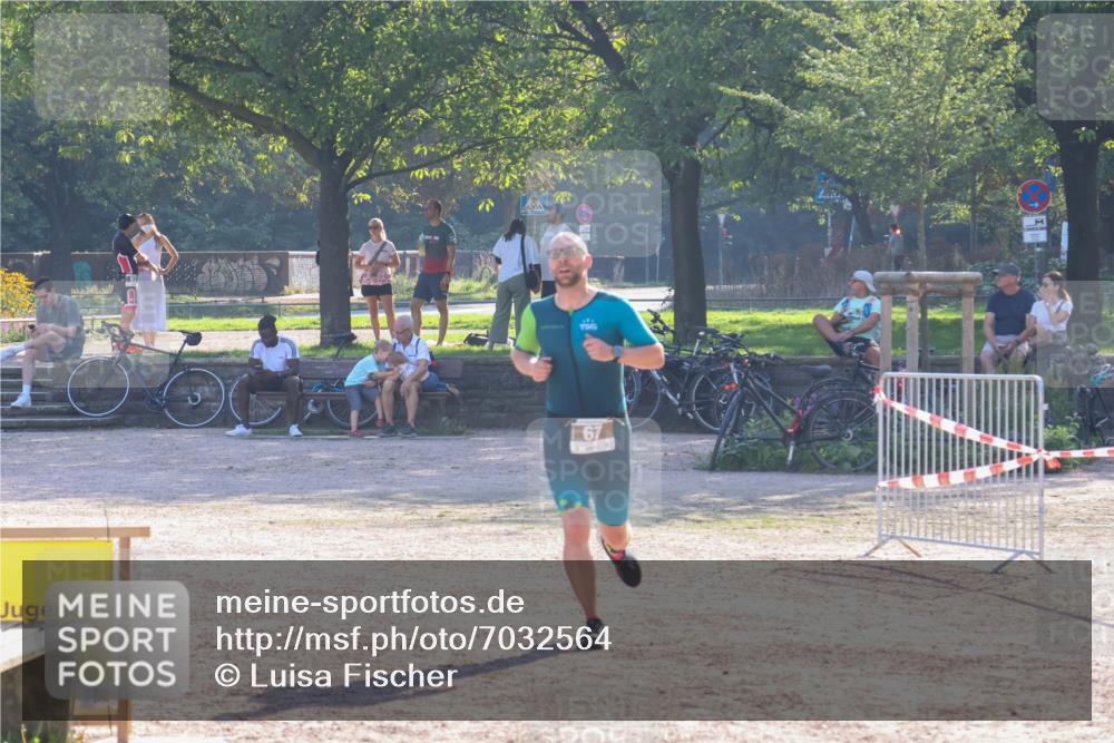 08.09.2024 - Stadtparktriathlon Luisa Fischer http://msf.ph/oto/7032564 08.09.2024 09:52:20 Ziel 67 meine-sportfotos.de
